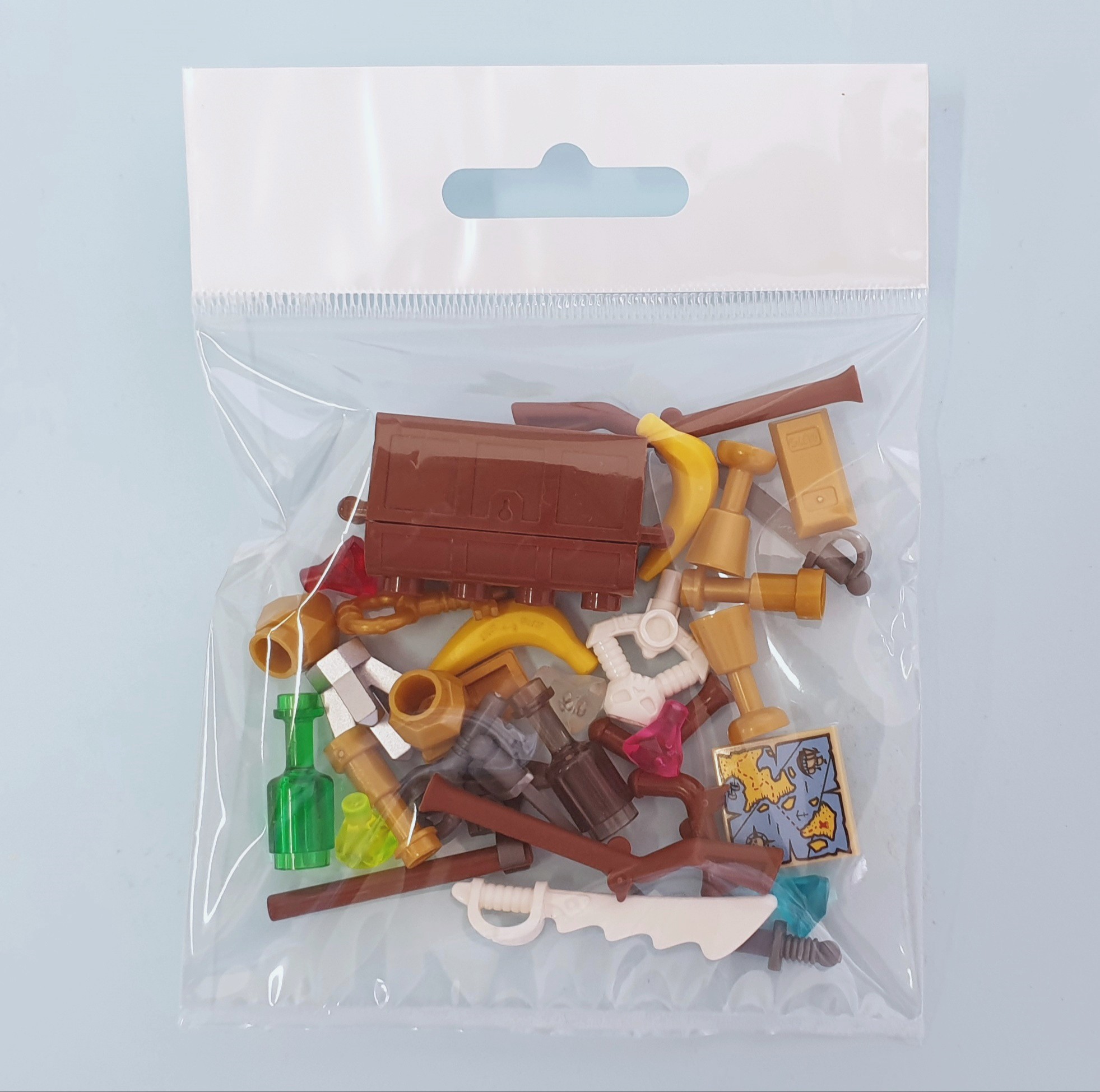 LEGO Utensil/Weapon 30 Piece Pack (Pirate Theme) - includes chest